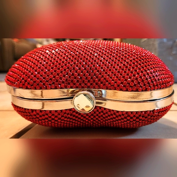 NWOT Red crystal Valentine's encrusted Heart ❤️ shaped clutch - Picture 8 of 8